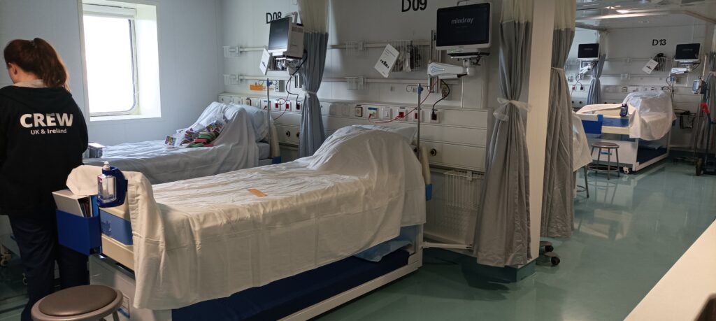 MERCY SHIPS. Instalaciones médicas. Hospitalización.-- Radio Muelle.- EG Com..--