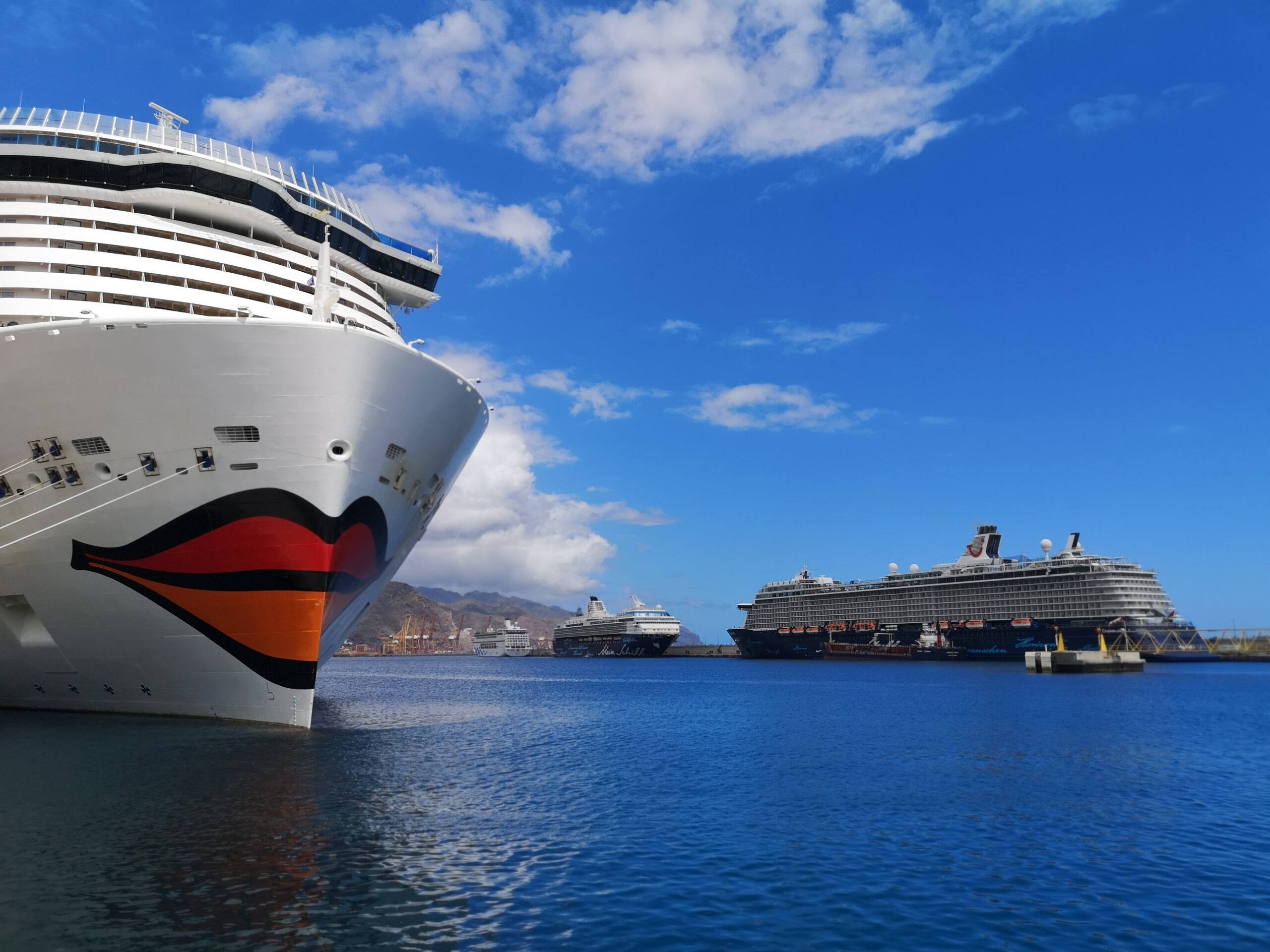 PUERTO DE SANTA CRUZ DE TENERIFE.- Radio Muelle.--- -(4