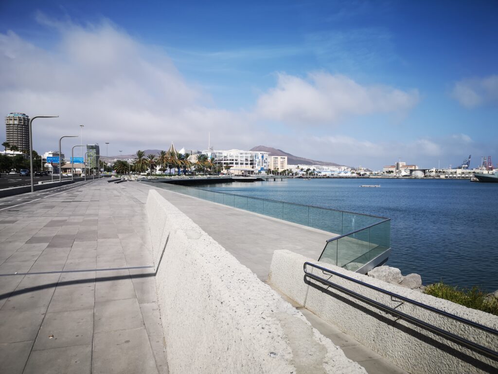Puerto de La Luz y  Las Palmas .Paseo Marítimo portuario. RM.----- 
