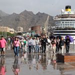 Cruceristas en el puerto de SC de Tenerife .- Radio Muelle.-